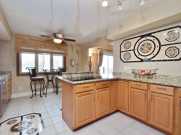 4th image of 670 Ballantrae Dr APT C