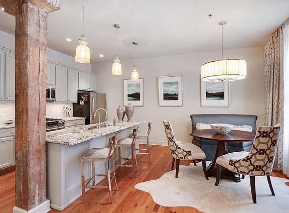 5th image of 711 Tchoupitoulas St APT 202