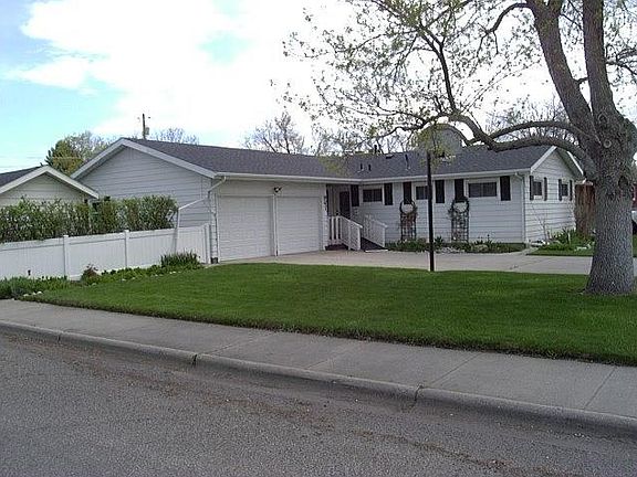 2nd image of 941 Avenue E