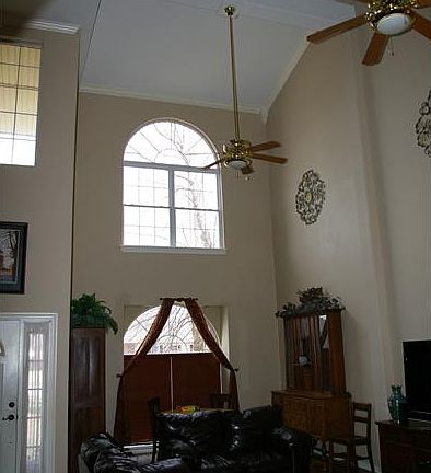 3rd image of 2035 N Buckley Dr