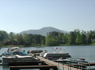 799 Chatuge Village Cir, Hayesville, NC 28904