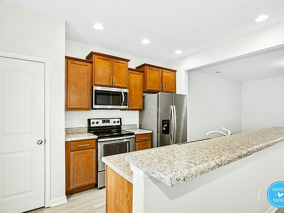 4th image of 94 E Grove Point Dr #1