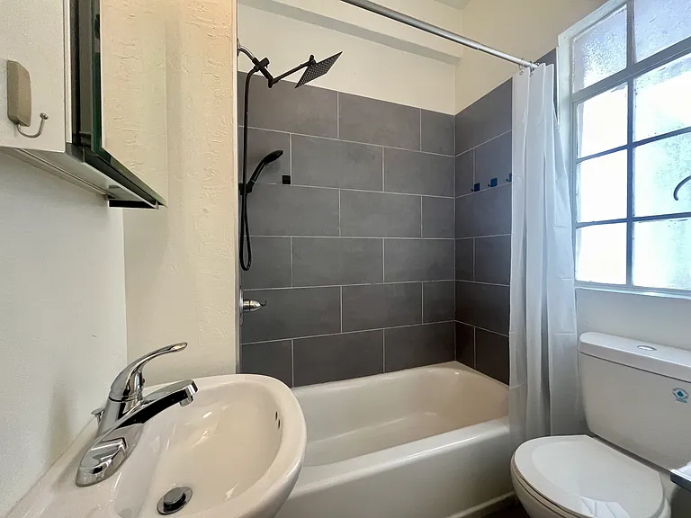 575 Ofarrell St — Photo 2