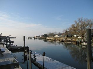 18D Penny Ln, Hampton Bays, NY 11946