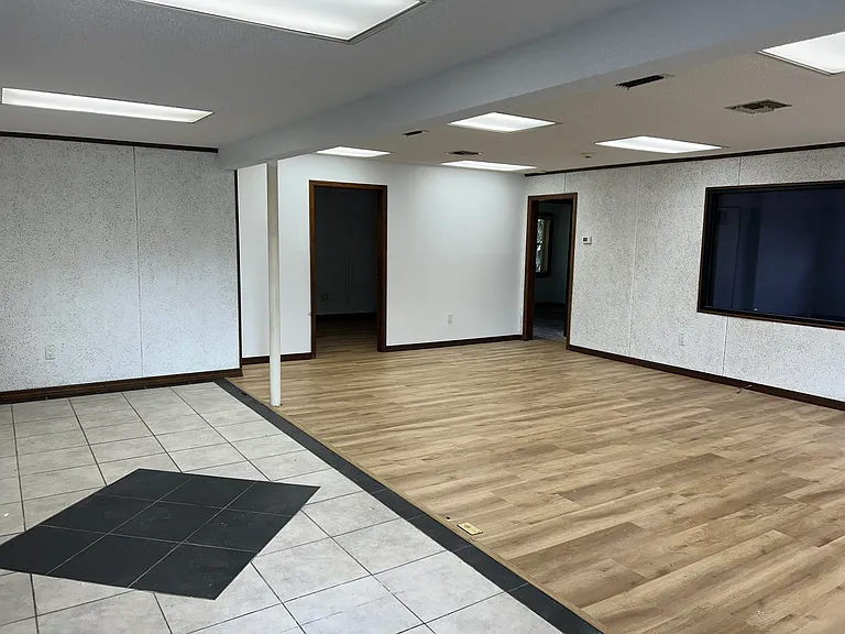 2400 Crill Ave — Photo 3