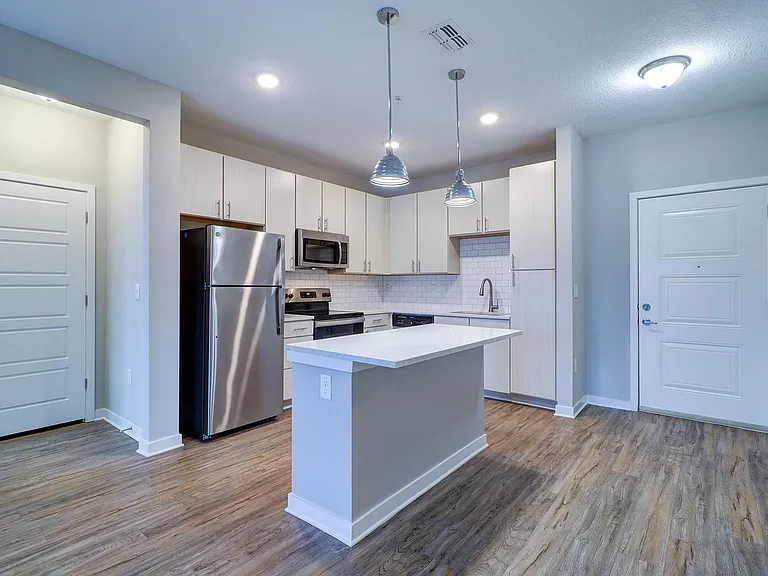 Nexus Brandon Apartments — Photo 74