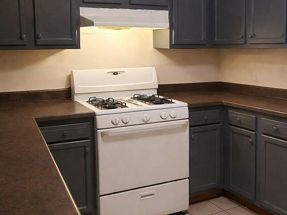 4th image of 3315 Montrose Ave