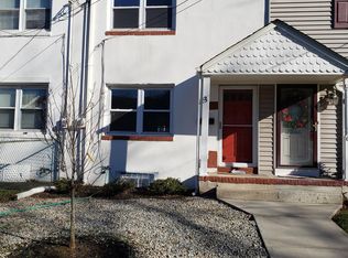 8 Roosevelt Ct, Metuchen, NJ 08840