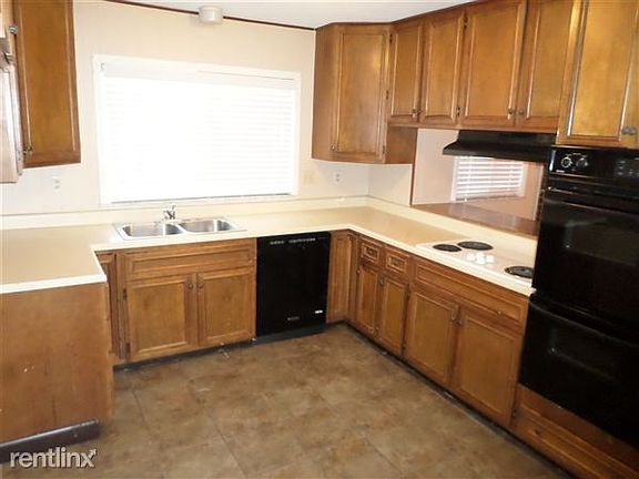 Kitchen double ovens, new vent hood, dishwasher garbage disp