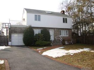 2668 Hewlett Ave, Merrick, NY 11566