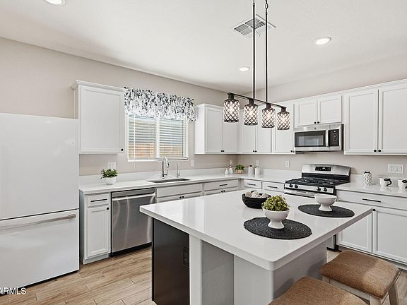 3rd image of 3017 N MAJESTIC Court