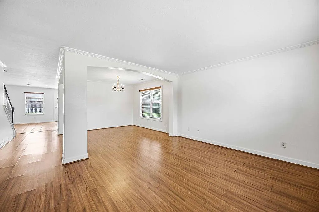 4 bed, 2.5 bath, 2660 sqft, $2,549 — Photo 4