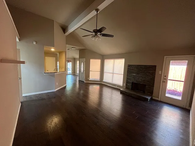 1320 Sheila Dr — Photo 4