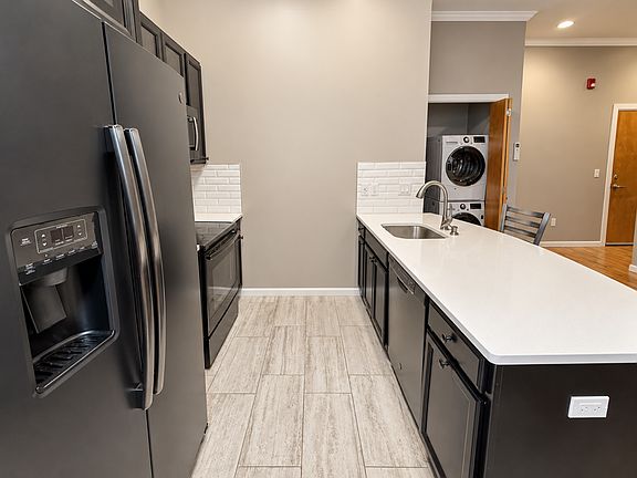 2nd image of 53-55 Bank St #203