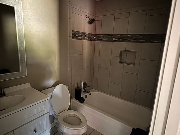 5th image of 605 S Ridgeway Dr