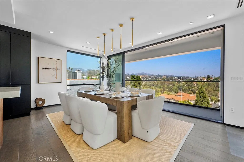 4 bed, 4.5 bath, 4010 sqft, $18,800 — Photo 1