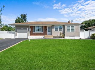 133 Floyd St, Brentwood, NY 11717