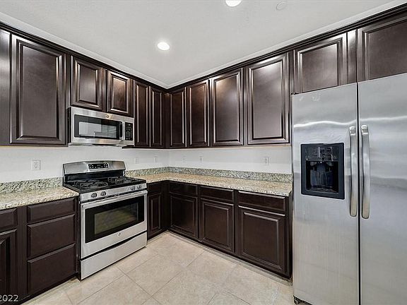 5th image of 662 Forest Peak St