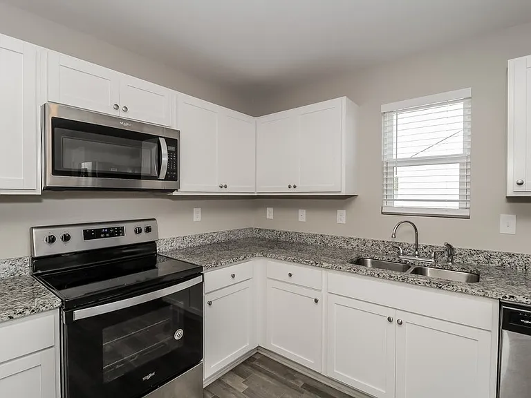 1739 Mary Ave — Photo 8