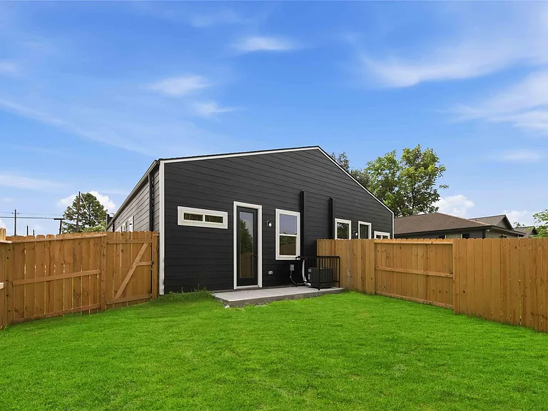 7900 Bowen St #A — Photo 26