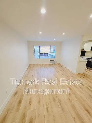 1422 E Maple St #7 Photo 1