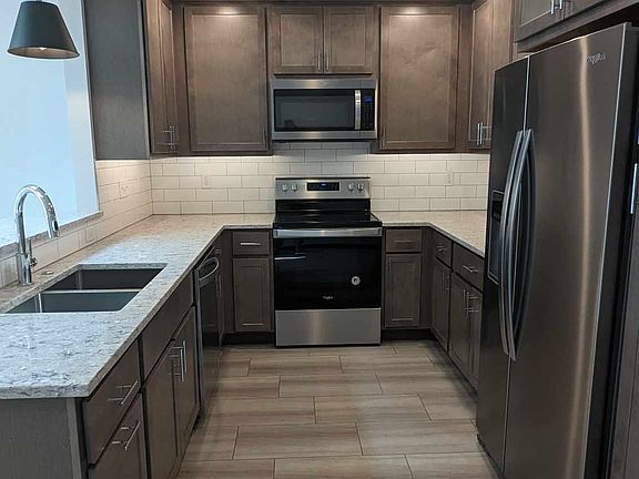 3rd image of 1517 Blaines Way