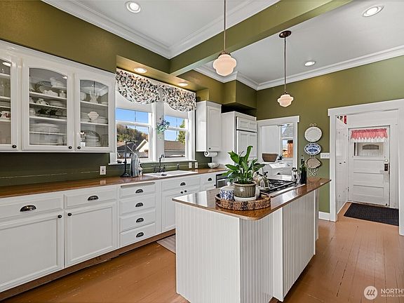 5th image of 202 Prospect Street E