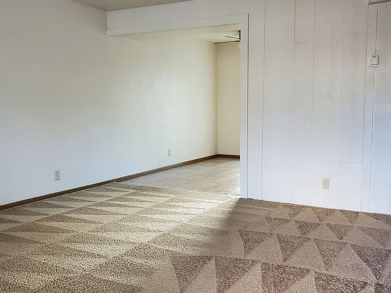 085-Applewood Apartments — Photo 1