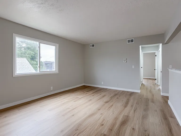 4713 Davenport St #10 — Photo 6