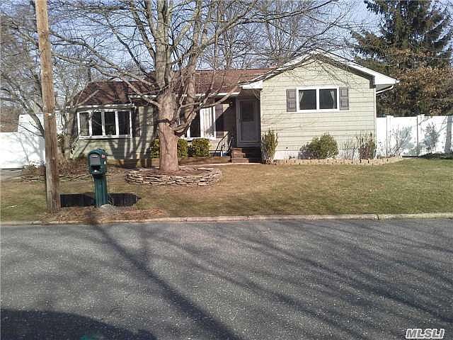 1st image of 465 Bohemia Pkwy