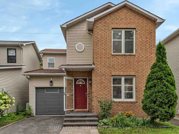 583 Tweedsmuir Ave #9, Ottawa, ON K1Z 5P4