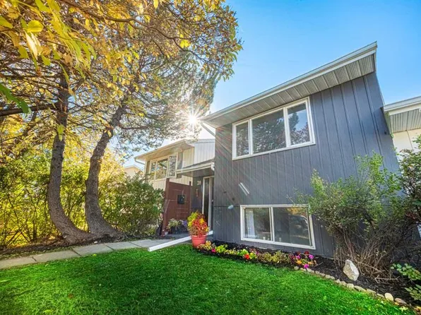 28 E Whiteside Cres, Red Deer, AB T4N 5Z1