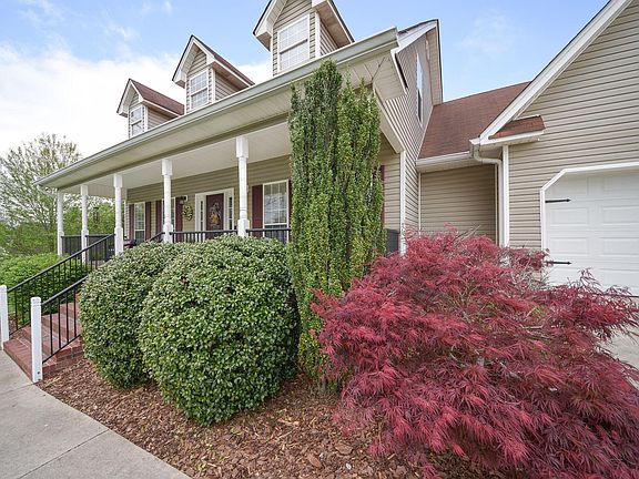 4th image of 241 Powhatan Dr NE