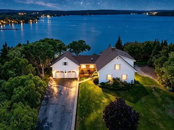 63 Viewpoint Ln, Halifax, NS B3V 1E7