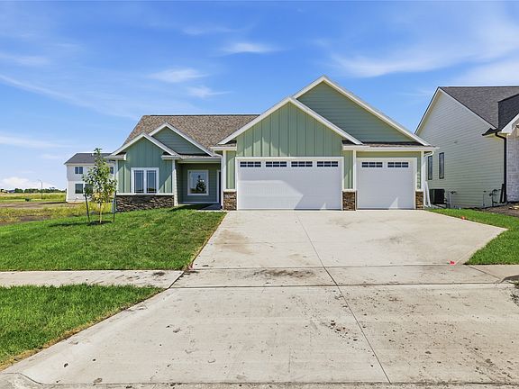 3rd image of 1693 SW Sunset Dr