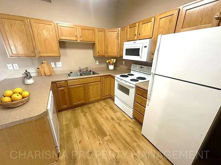 DBK Brandon Townhomes — Photo 56