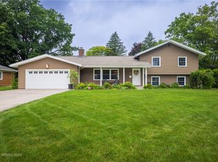 202 Danbury Cir S, Rochester, NY 14618