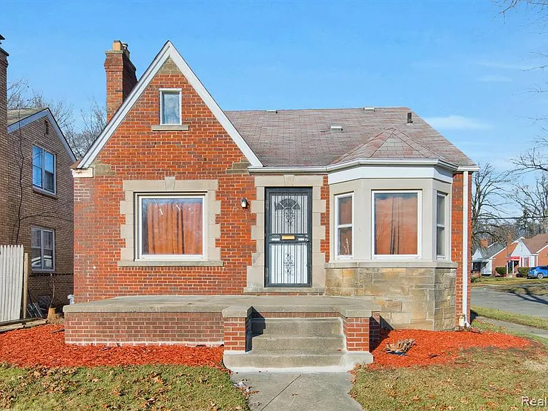 8550 W Outer Dr — Photo 1