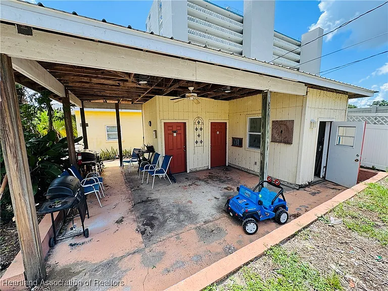 2121 Lakeview Dr — Photo 19