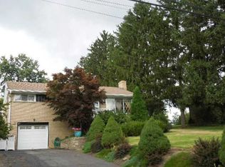 19 Porters Hollow Rd, Coraopolis, PA 15108