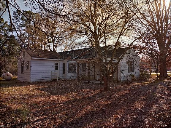 4th image of 22715 Main St