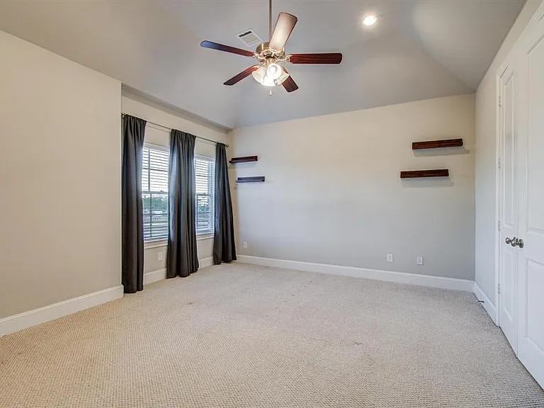 610 Delano St — Photo 31