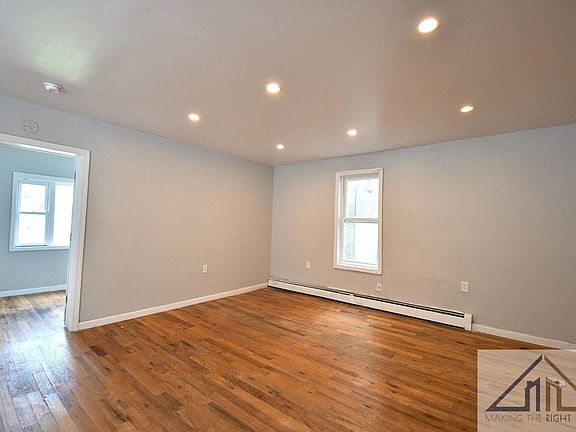 5th image of 727 E 215th St