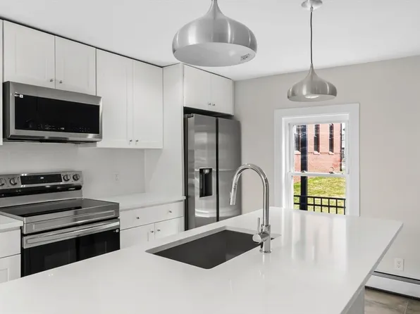 2 Perkins St, Amesbury, MA 01913