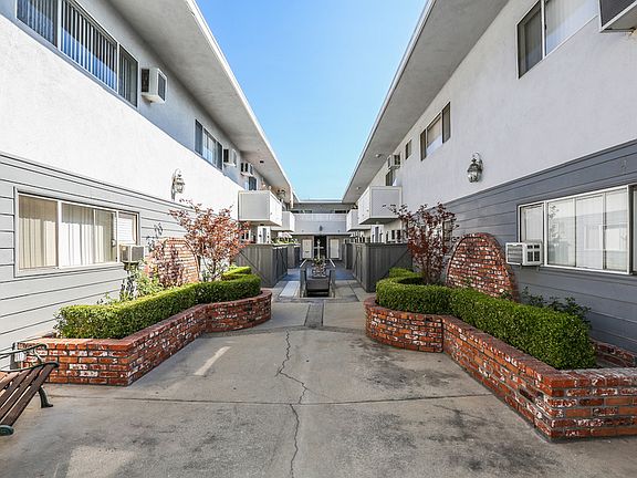 5th image of 634 W Sierra Madre Blvd APT C