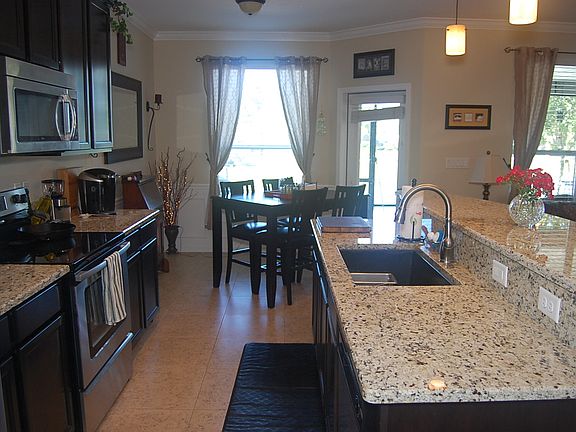 3rd image of 437 Walnut Dr