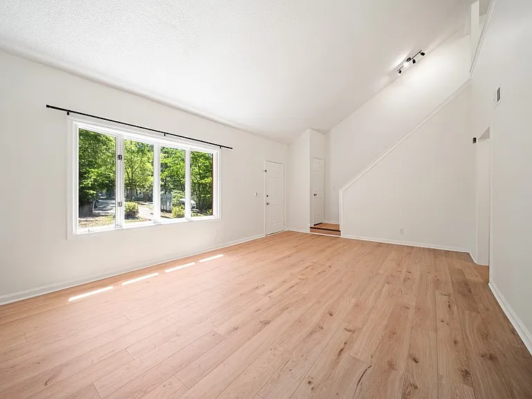 173 Willow Stream Ct — Photo 8