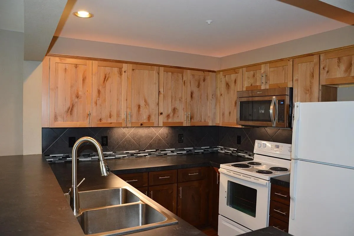 1 bed, 858 sqft, $1,995 — Photo 3
