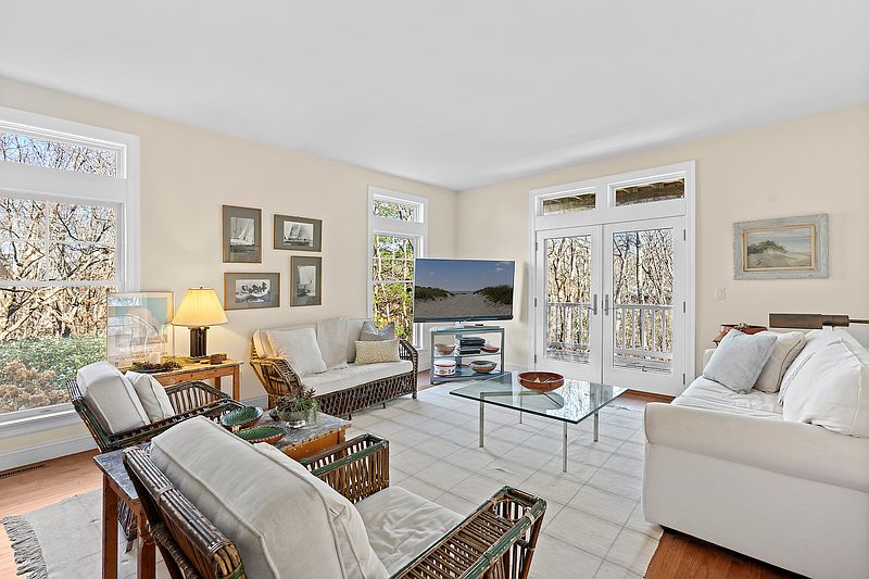 9 Northview Hills Ct, Sag Harbor, NY 11963 | Out East