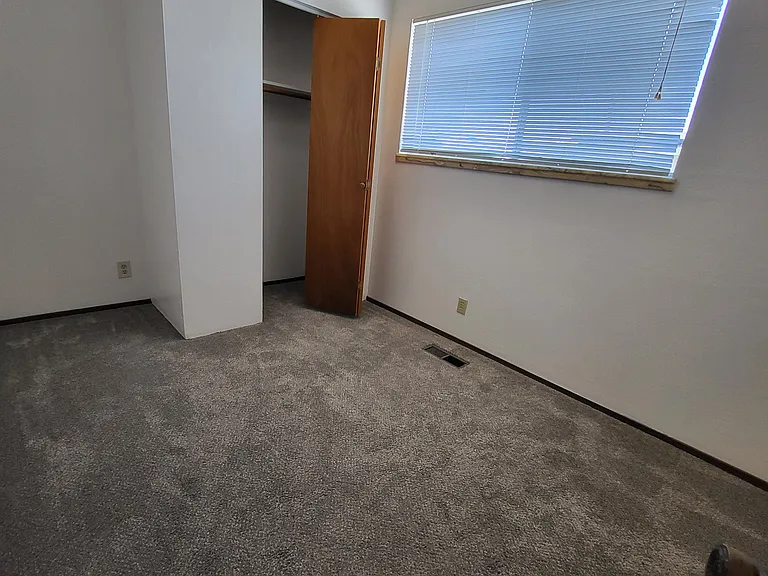 906 Balra Dr — Photo 7